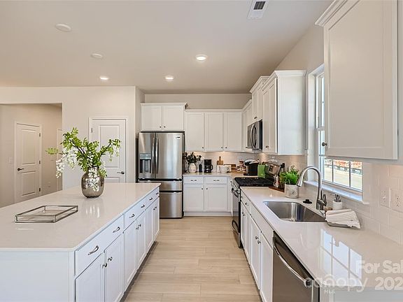 4th image of 194 White Apple Way