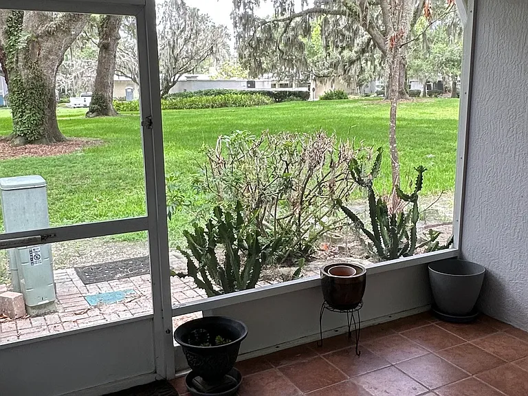 1098 Vineland Pl — Photo 22