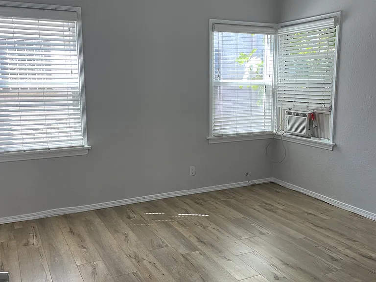 5169 Pickford St — Photo 4