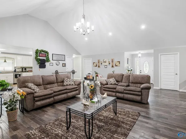 42 Tessa Cir, Albertville, AL 35950