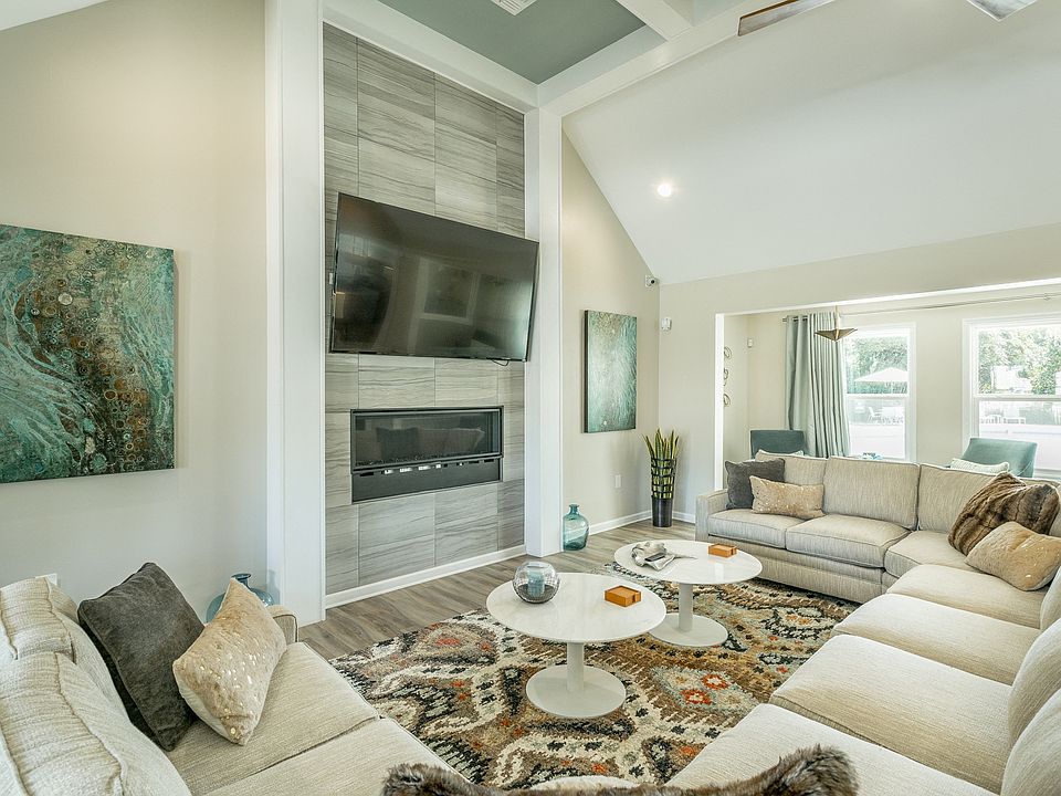 Resident Lounge at Hawthorne at Lily Flagg in Huntsville, AL