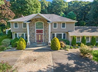 6 Stony Run Ct, Dix Hills, NY 11746