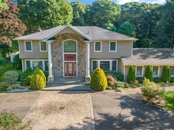 6 Stony Run Court, Dix Hills, NY 11746