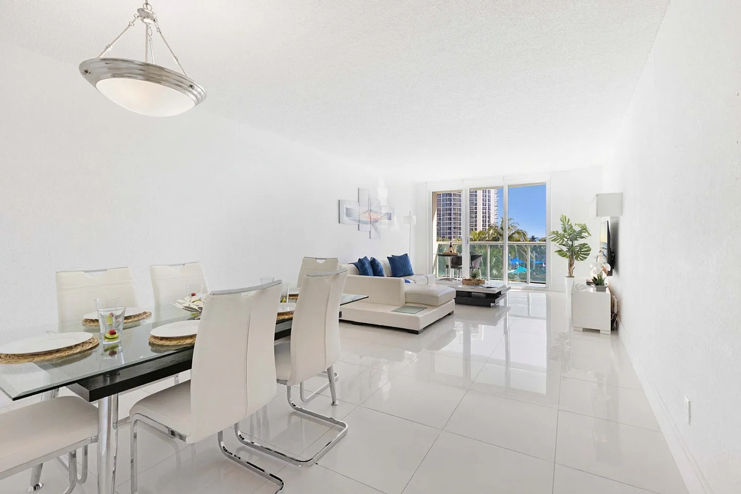 2 bed, 2.0 bath, 1194 sqft, $8,007 — Photo 3