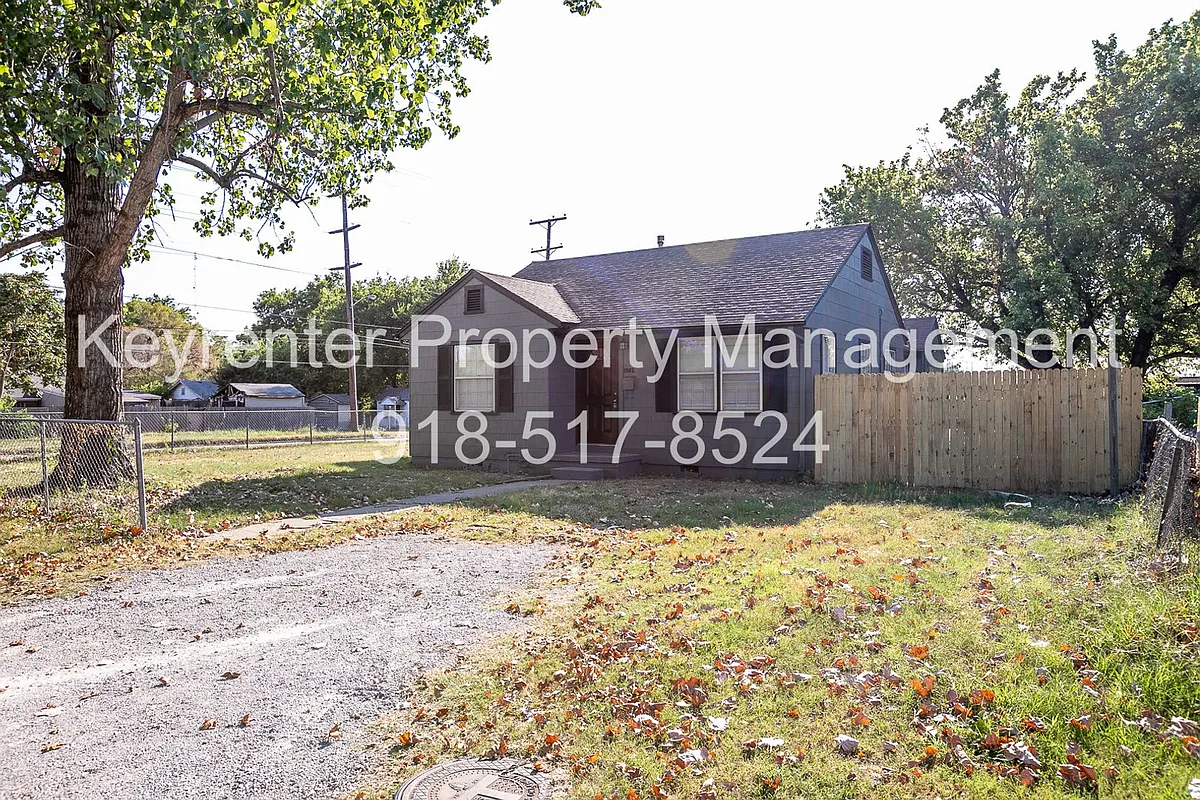 Building Photo - 1502 N Columbia Ave