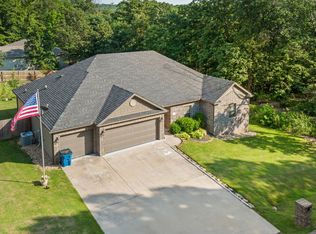 1 Hermitage Ln, Bella Vista, AR 72715