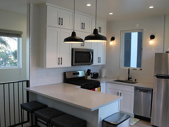 4th image of 8513 Naylor Ave