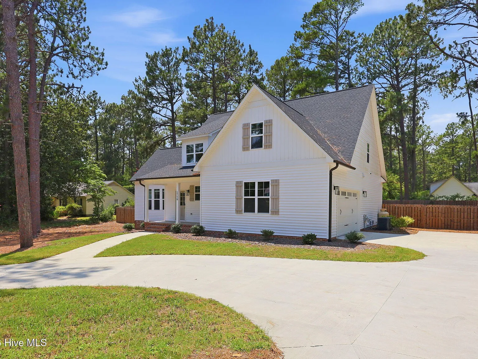 4 bed, 3.5 bath, 2881 sqft, $3,200 — Photo 2