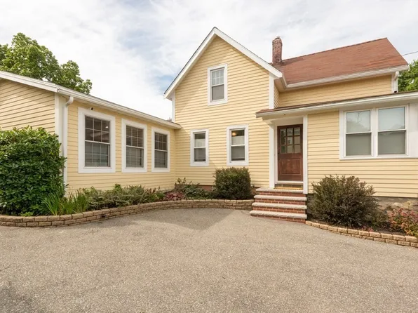 15 East St, Stoneham, MA 02180