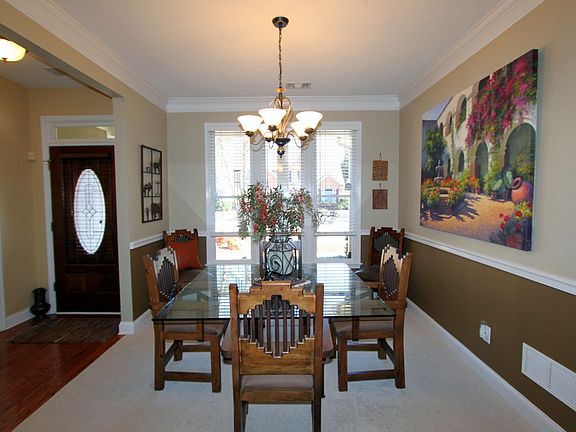 Entrance Foyer & Dining