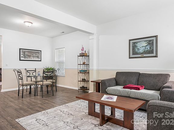 5th image of 153 Flanders Dr