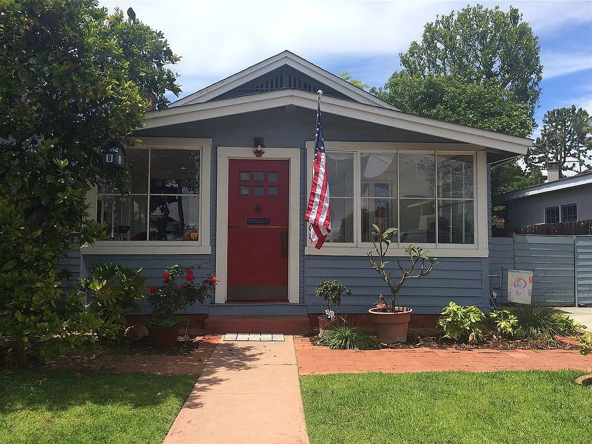 3 bed, 970 sqft, $4,950 — Photo 1