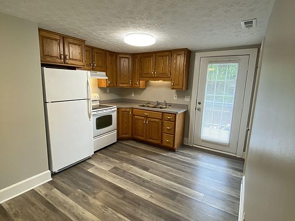 5th image of 332 N Court St