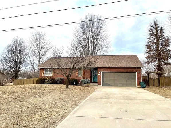 201 E Carman Rd, El Dorado Springs, MO 64744