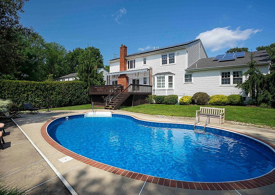 1st image of 39 Scarsdale Dr