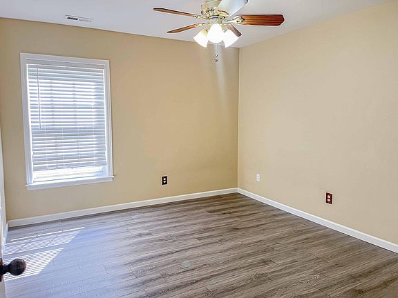 2nd image of 210 Darbytown Pl