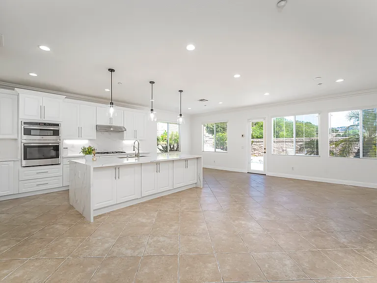 540 Boxcar Ln — Photo 3