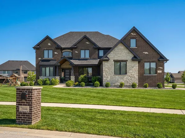 7844 Northwoods Ct, Frankfort, IL 60423