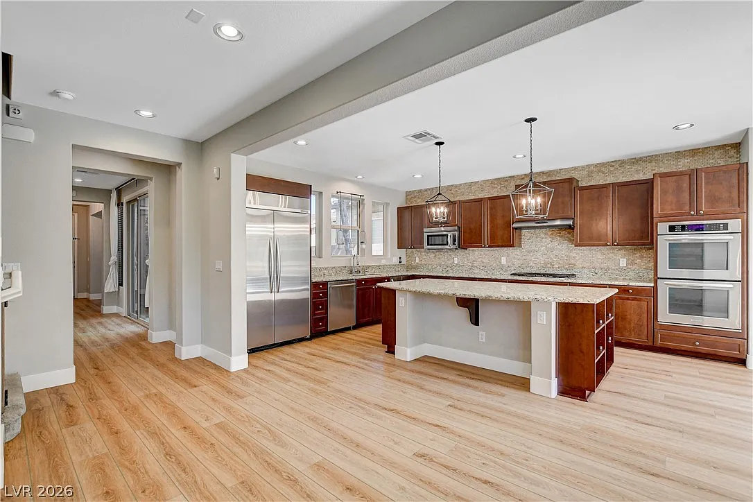 5 bed, 3.5 bath, 3849 sqft, $3,850 — Photo 3
