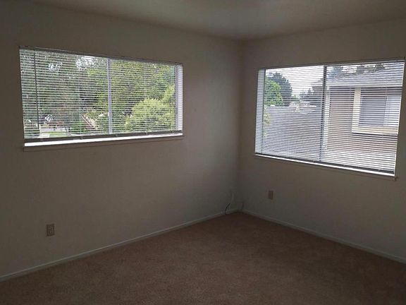 Good Size primary bedroom