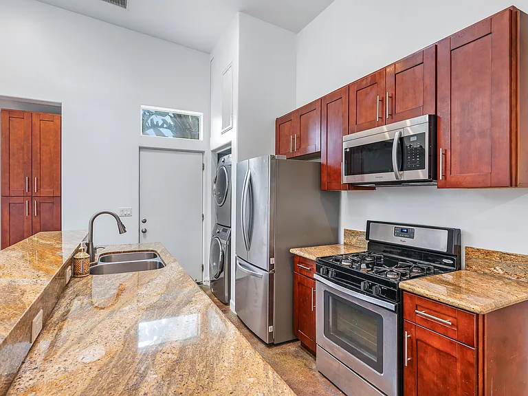 8617 Lasaine Ave — Photo 11