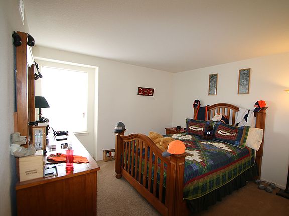 2nd image of 525 Meadow Ln