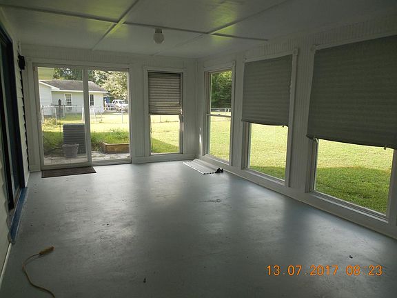 5th image of 100 Laurel Ct