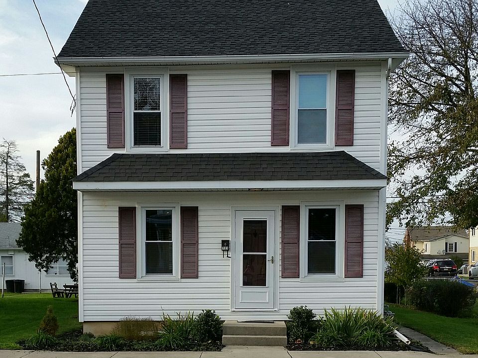 1st image of 711 W Cherry St