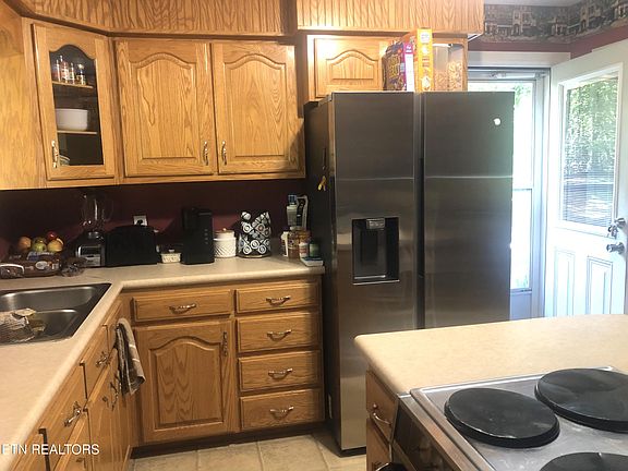 5th image of 210 Scarlett Dr