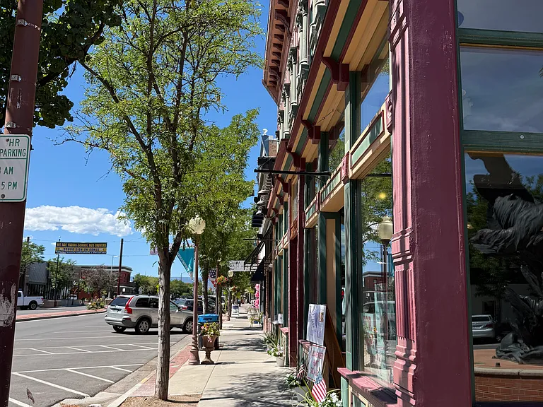 445 E Main St — Photo 15