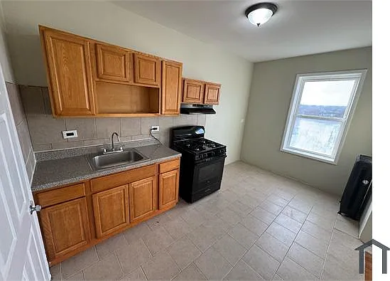76 N 9th St #17 — Photo 1