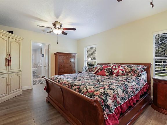 4th image of 6903 41st Ave E