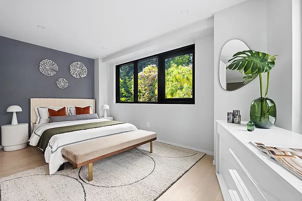 Sold by SERHANT. | media 4