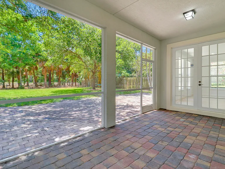 112 Dunmore Dr — Photo 18