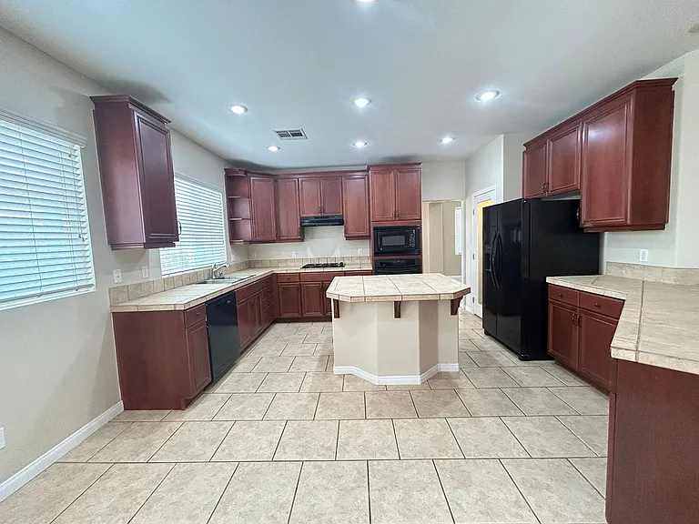 7816 Brookfield Cove Ave — Photo 6
