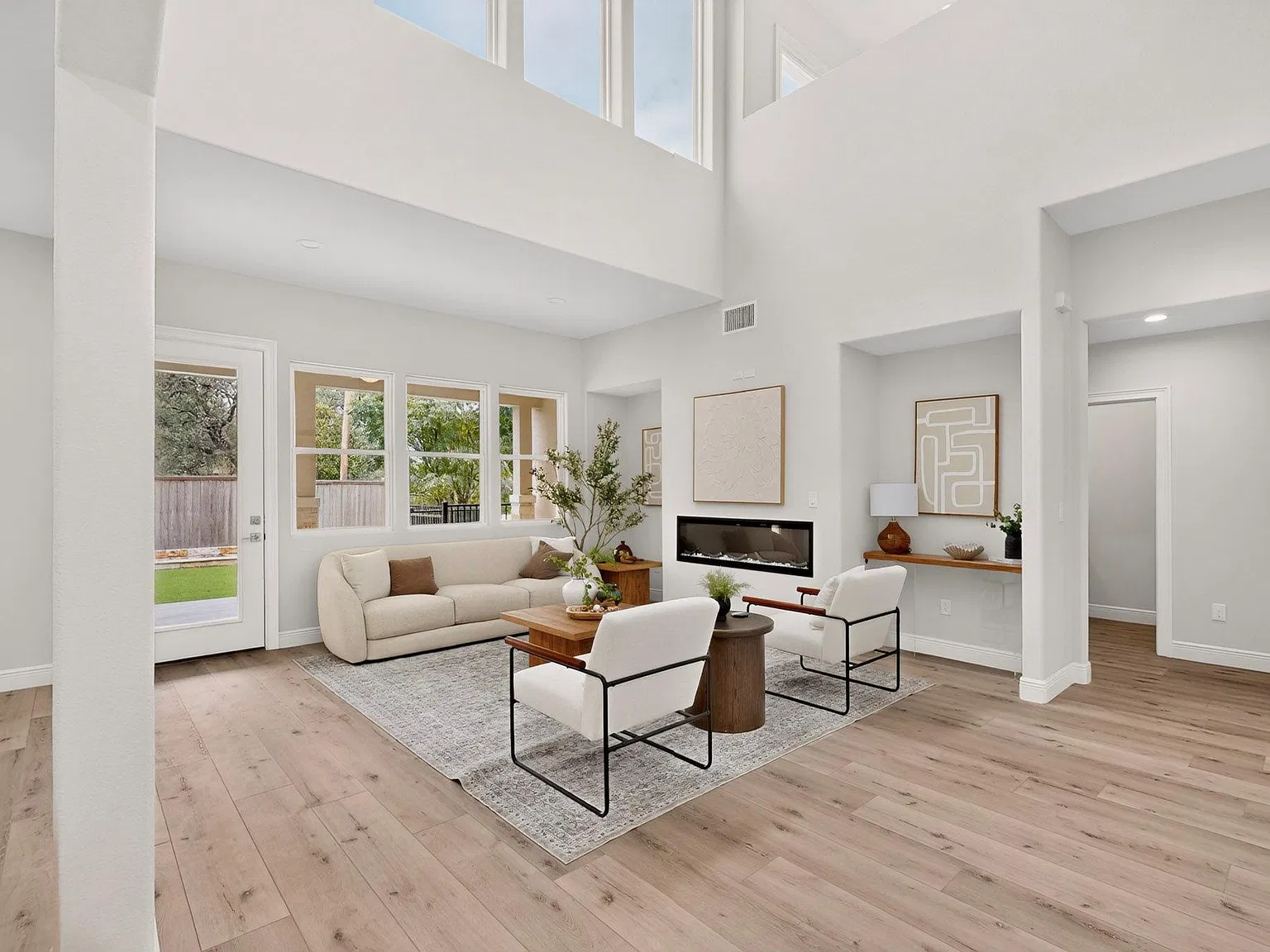 4 bed, 4.5 bath, 3722 sqft, $6,000 — Photo 4