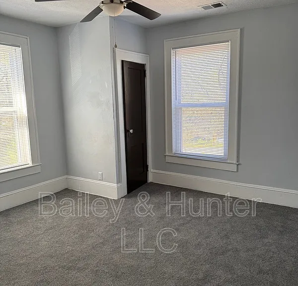 1587 Olympian Cir SW #B — Photo 6