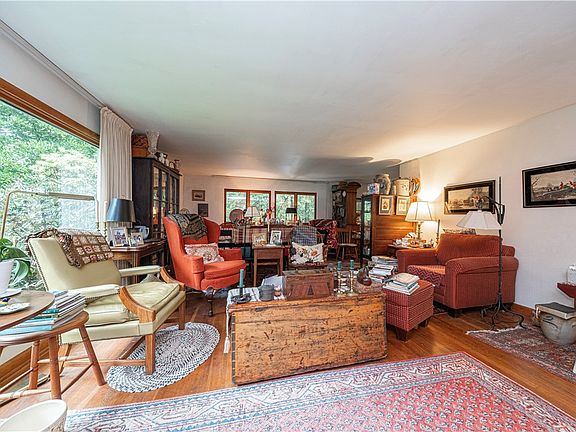 5th image of 394 Irwin Rd