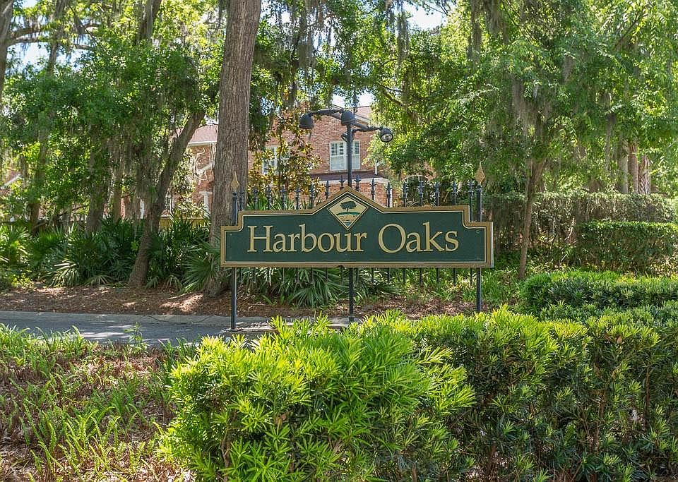 1st image of 401 Harbour Oaks Dr