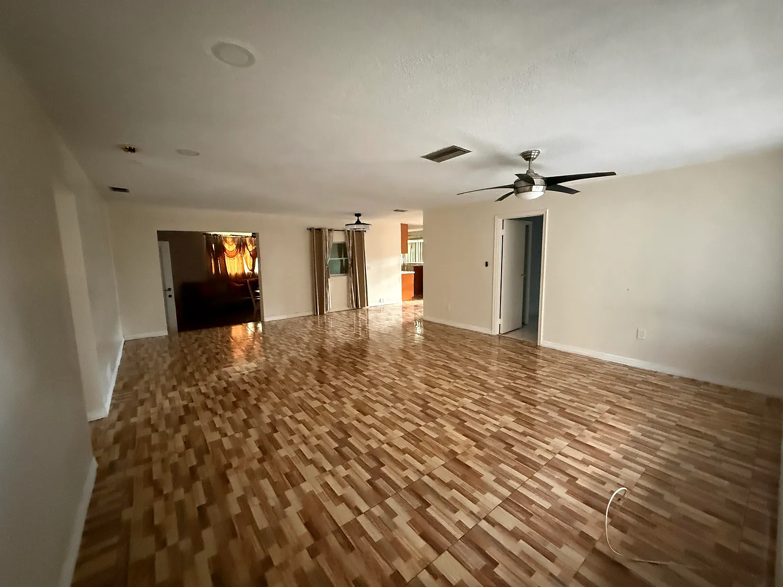 5 bed, 3.0 bath, 1877 sqft, $3,695 — Photo 4