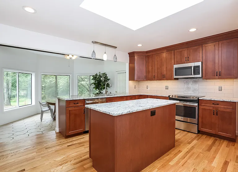 6 Jackson Rd — Photo 3