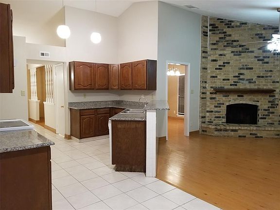 4th image of 3601 Creststone Dr