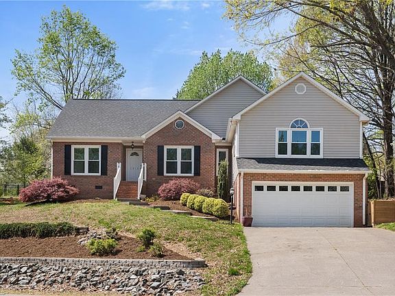 2nd image of 1010 Norwood Ln