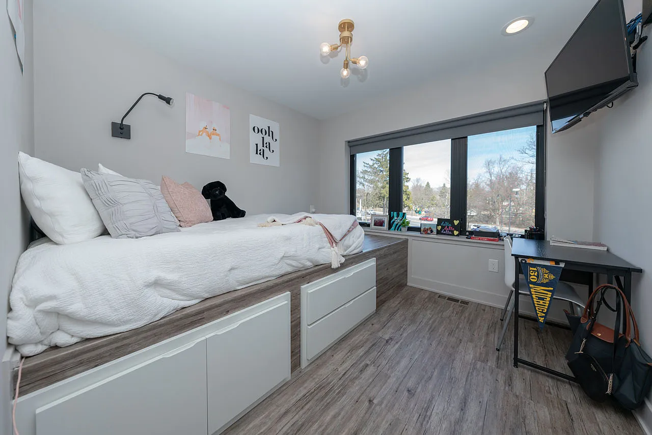 830 Henry Street - 1 — Photo 4