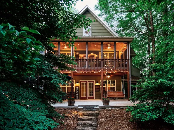 141 W Waters Edge Ln, West Union, SC 29696