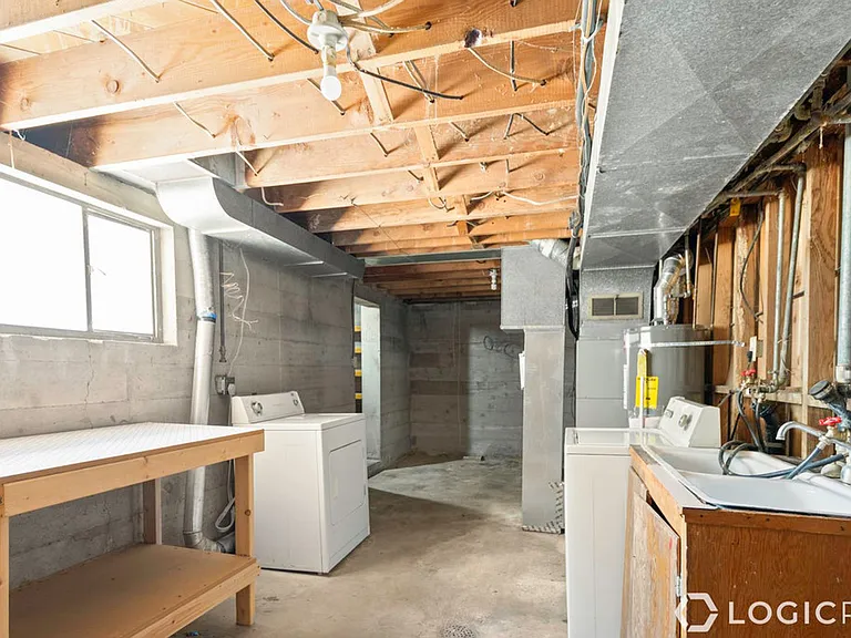 1305 Henderson Dr — Photo 20