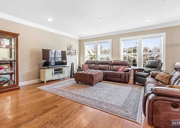 3rd image of 604 Cottonwood Ct #604