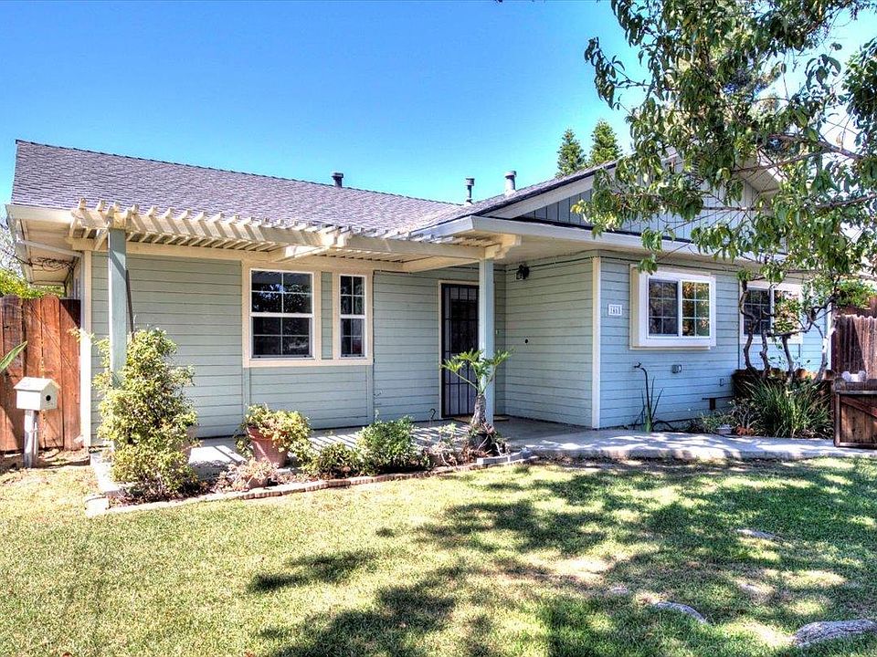 1st image of 1465 Navarro Dr