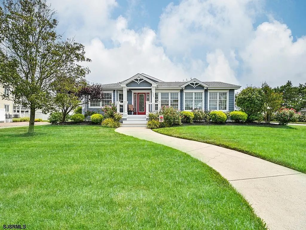 4 bed, 3.0 bath, $9,500 — Photo 2
