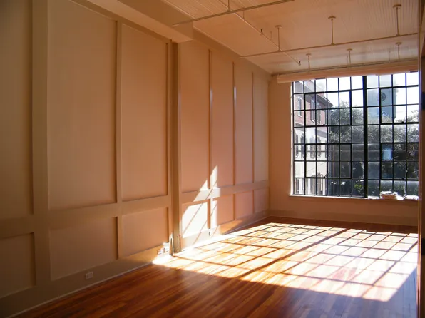 11 W York St, Savannah, GA 31401